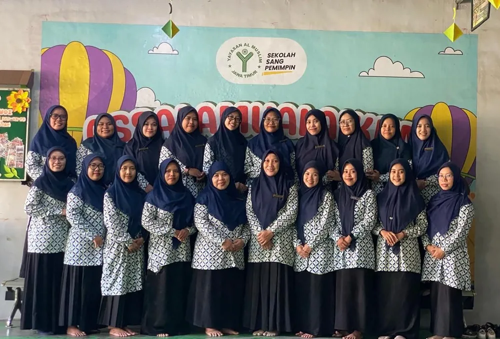 Tim guru dan caregiver Lasiyam