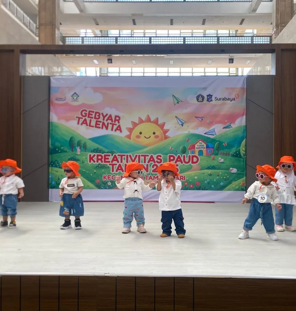 Siswa TPA tampil di panggung