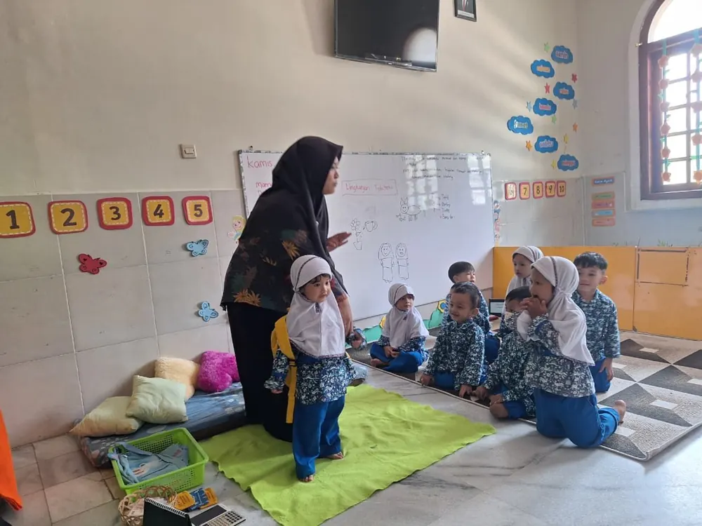 Belajar bersama di kelas
