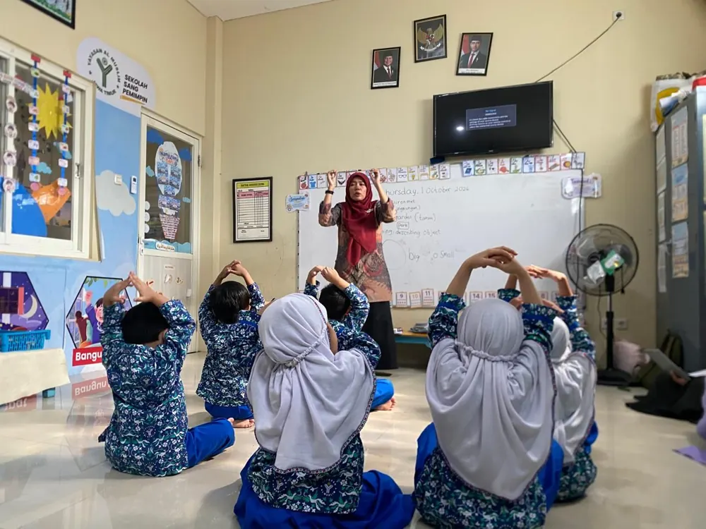 Guru mendampingi di sentra