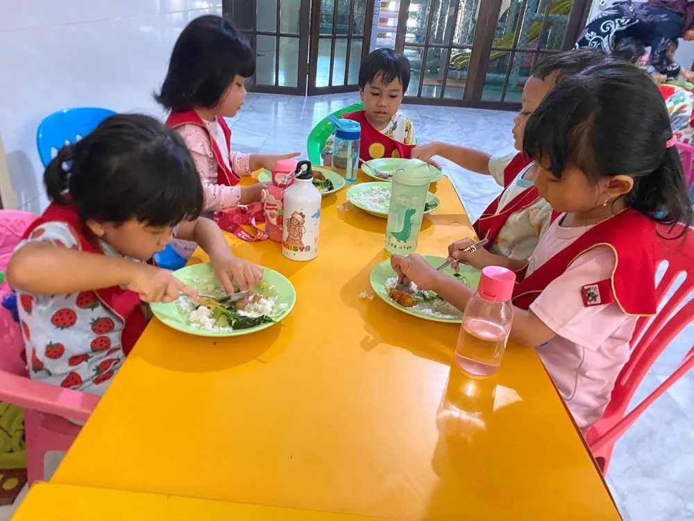 Makan siang mandiri