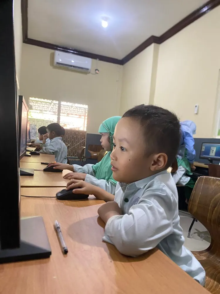 Belajar komputer di TK
